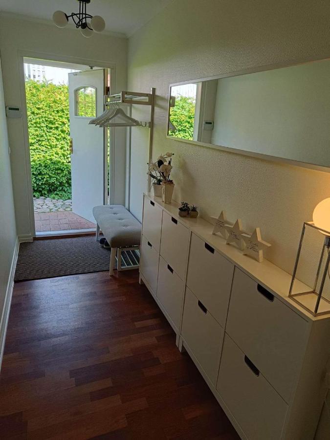 Havsnaera Nyrenoverat Centralt I Båstad Buitenkant foto